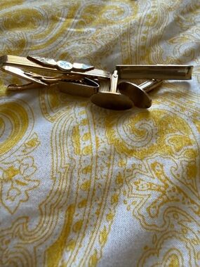 3 Gold Tie Clips and Cufflink Set